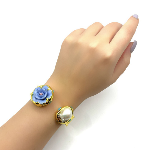 Браслет жесткий ДИНОСА с цветком и барочным жемчугом —  фото 4