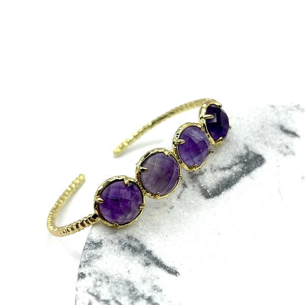 Жесткий браслет с аметистами