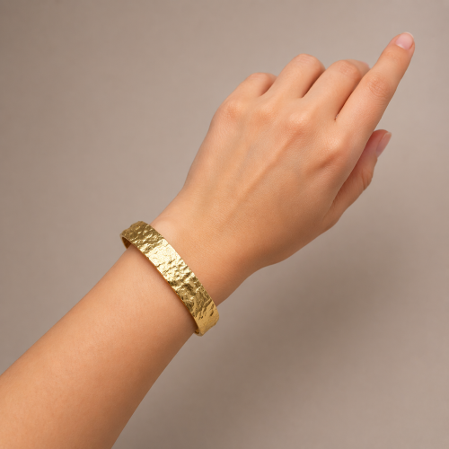 Жесткий браслет с мятой текстурой —  фото 3