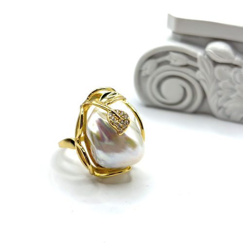 Кольцо с барочным жемчугом