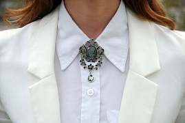 Как и с чем носить брошь