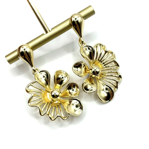 Серьги в форме цветов — 