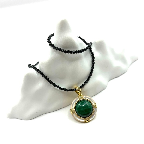 Колье ДИНОСА с малахитом, перламутром и шпинелью