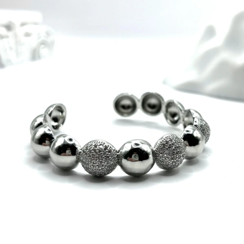 Жесткий браслет с фианитами — 