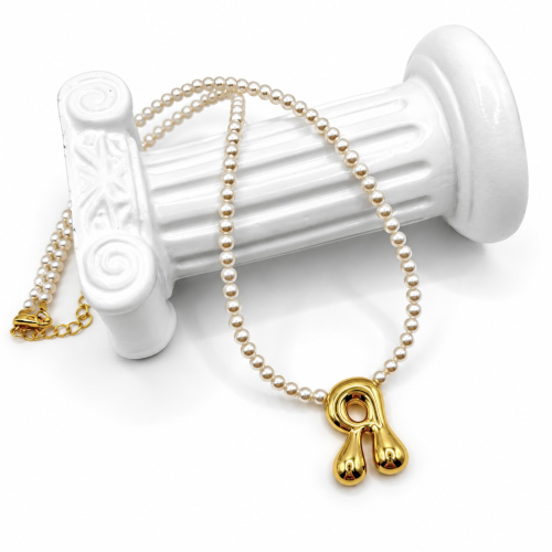 Колье из перламутра с золотистой буквой Я фото 2