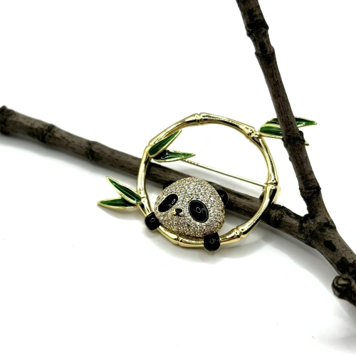 Брошь с фианитами и эмалью — 