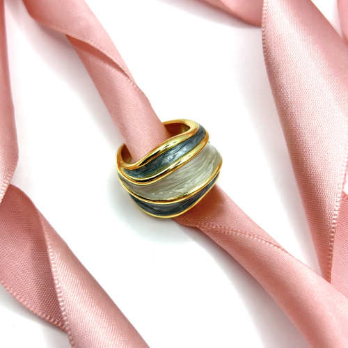 Объемное кольцо с ювелирной смолой