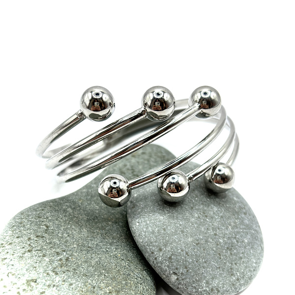 Жесткий браслет с шариками