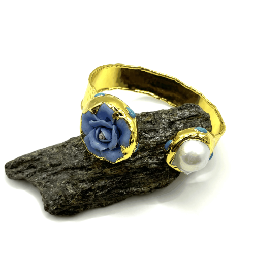 Браслет жесткий ДИНОСА с цветком и барочным жемчугом — 