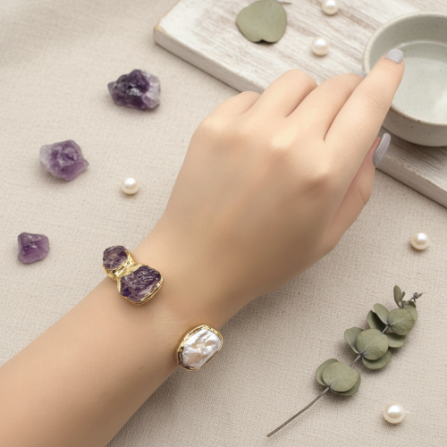 Браслет жесткий ДИНОСА с необработанным аметистом и речным жемчугом —  фото 4