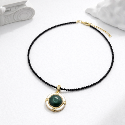 Колье ДИНОСА с малахитом, перламутром и шпинелью