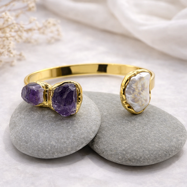 Браслет жесткий ДИНОСА с необработанным аметистом и речным жемчугом