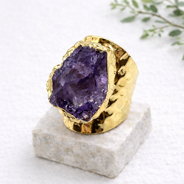 Кольцо ДИНОСА с необработанным аметистом
