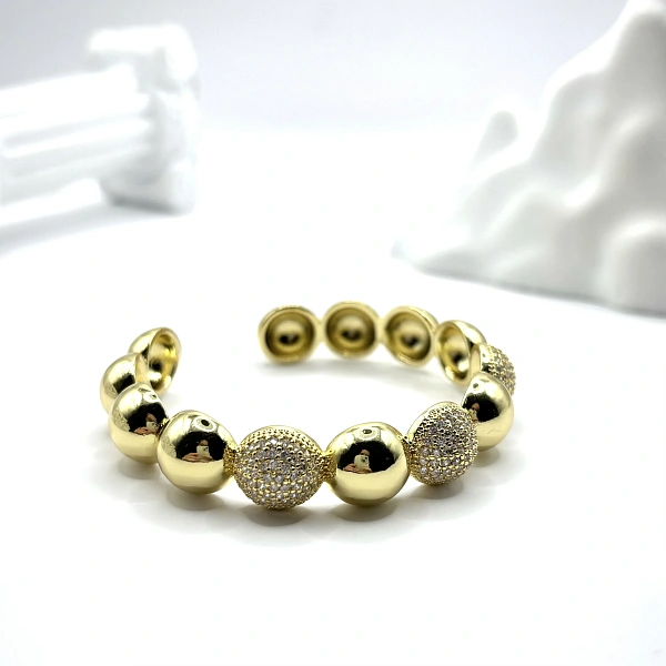 Жесткий браслет с фианитами