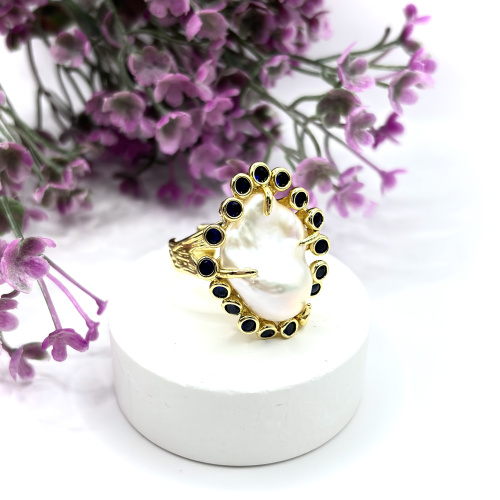 Кольцо с барочным жемчугом и кварцем